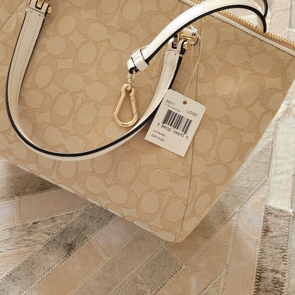 NWT Coach Hand Bag